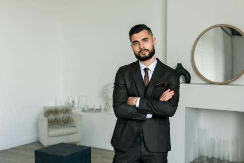 С чем носить брюки в клетку: обзор гармоничных сочетаний мужской одежды