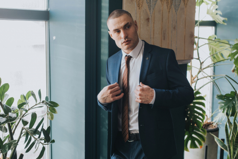 Мужчина в пиджаке: разные и непривычные на первый взгляд образы